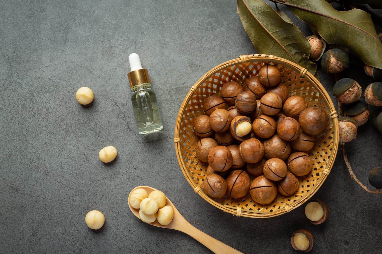 How to Use Macadamia Oil to Protect the Skin Barrier
